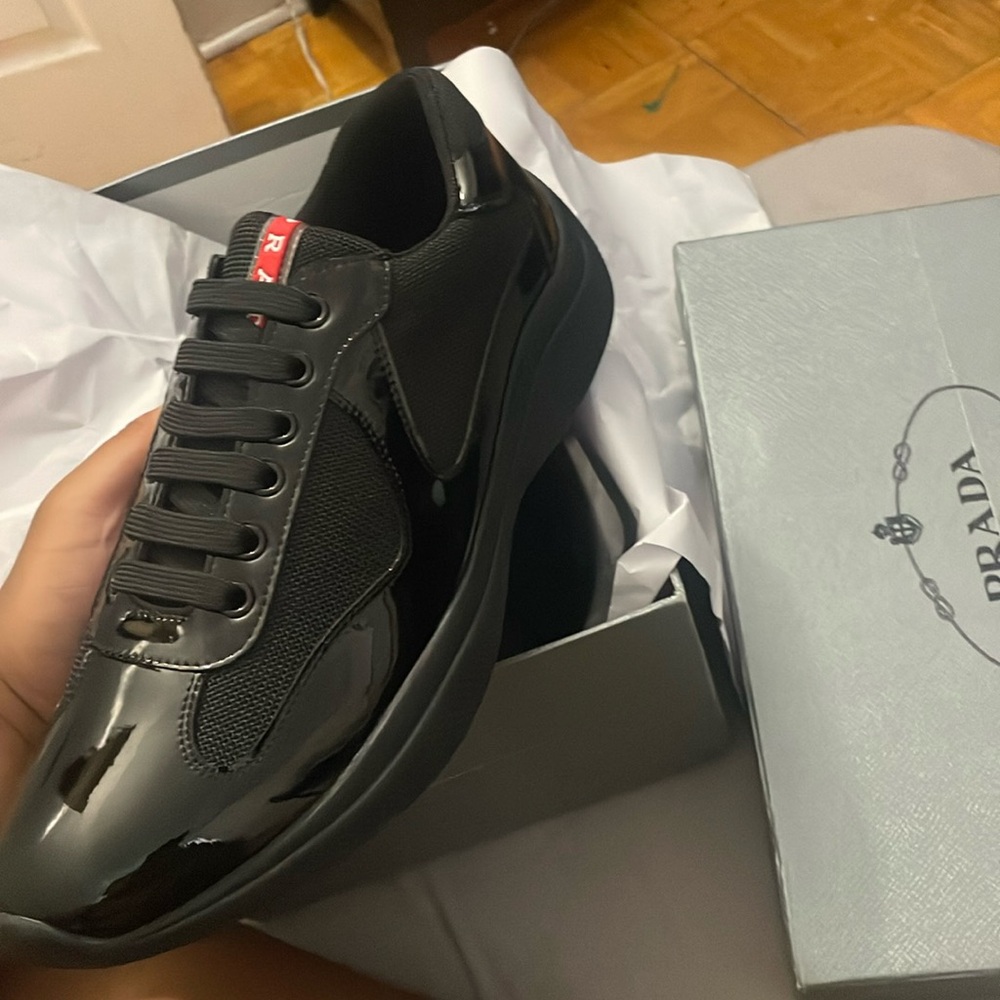 Prada cup for sale size 9.5, color red and black,never worn.